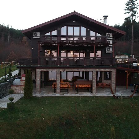 Villa Iskar Lake Residence By Bookvillabg Shtarkelovo Gnezdo Buitenkant foto