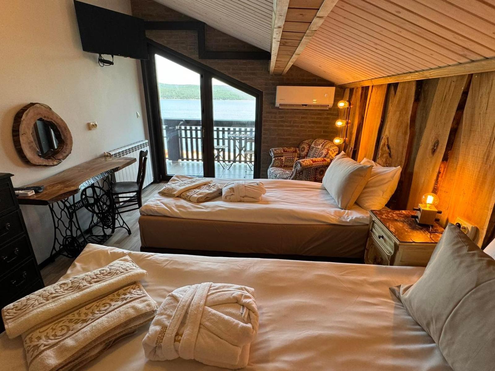 Villa Iskar Lake Residence By Bookvillabg Shtarkelovo Gnezdo Buitenkant foto