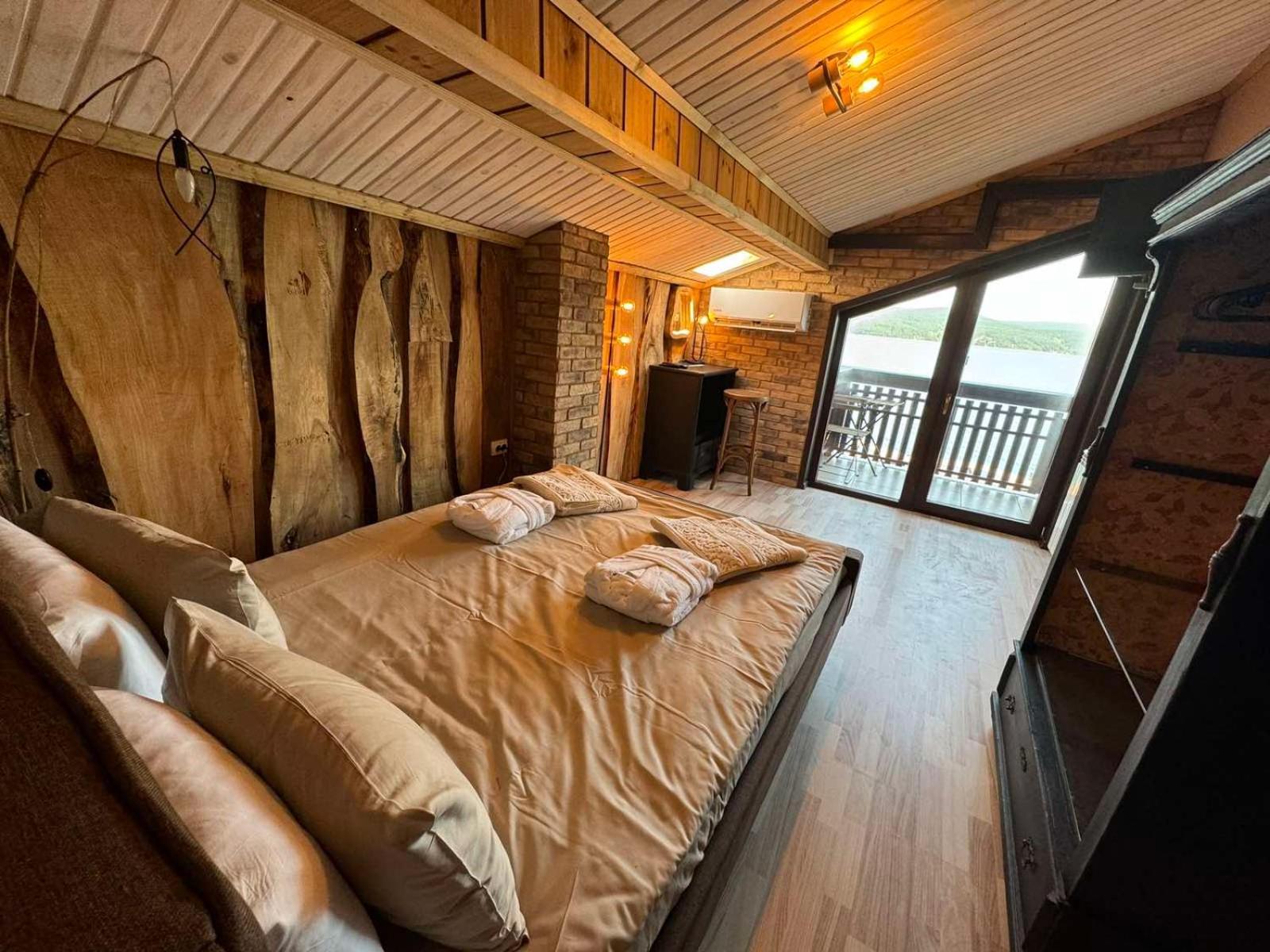 Villa Iskar Lake Residence By Bookvillabg Shtarkelovo Gnezdo Buitenkant foto