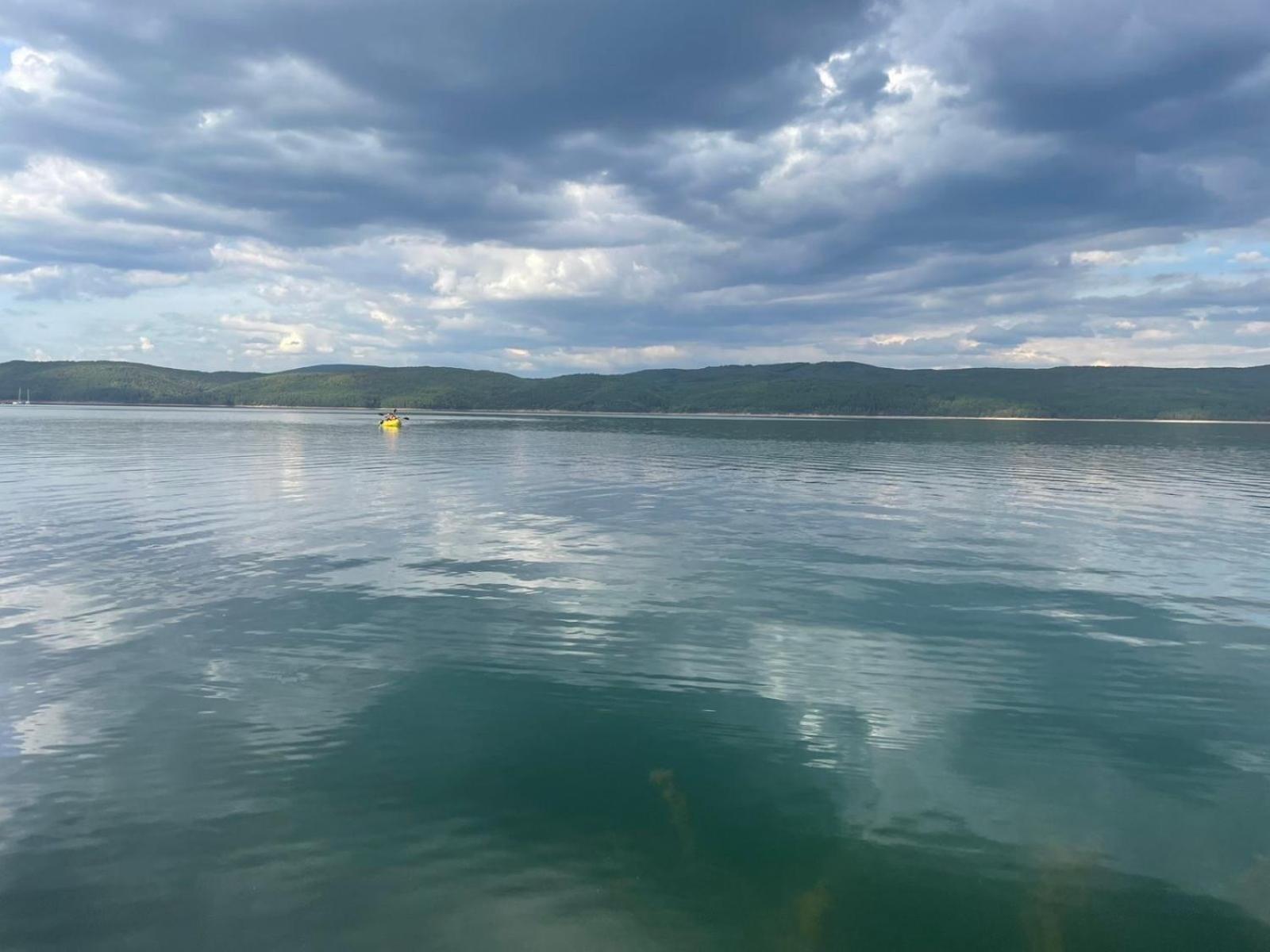 Villa Iskar Lake Residence By Bookvillabg Shtarkelovo Gnezdo Buitenkant foto