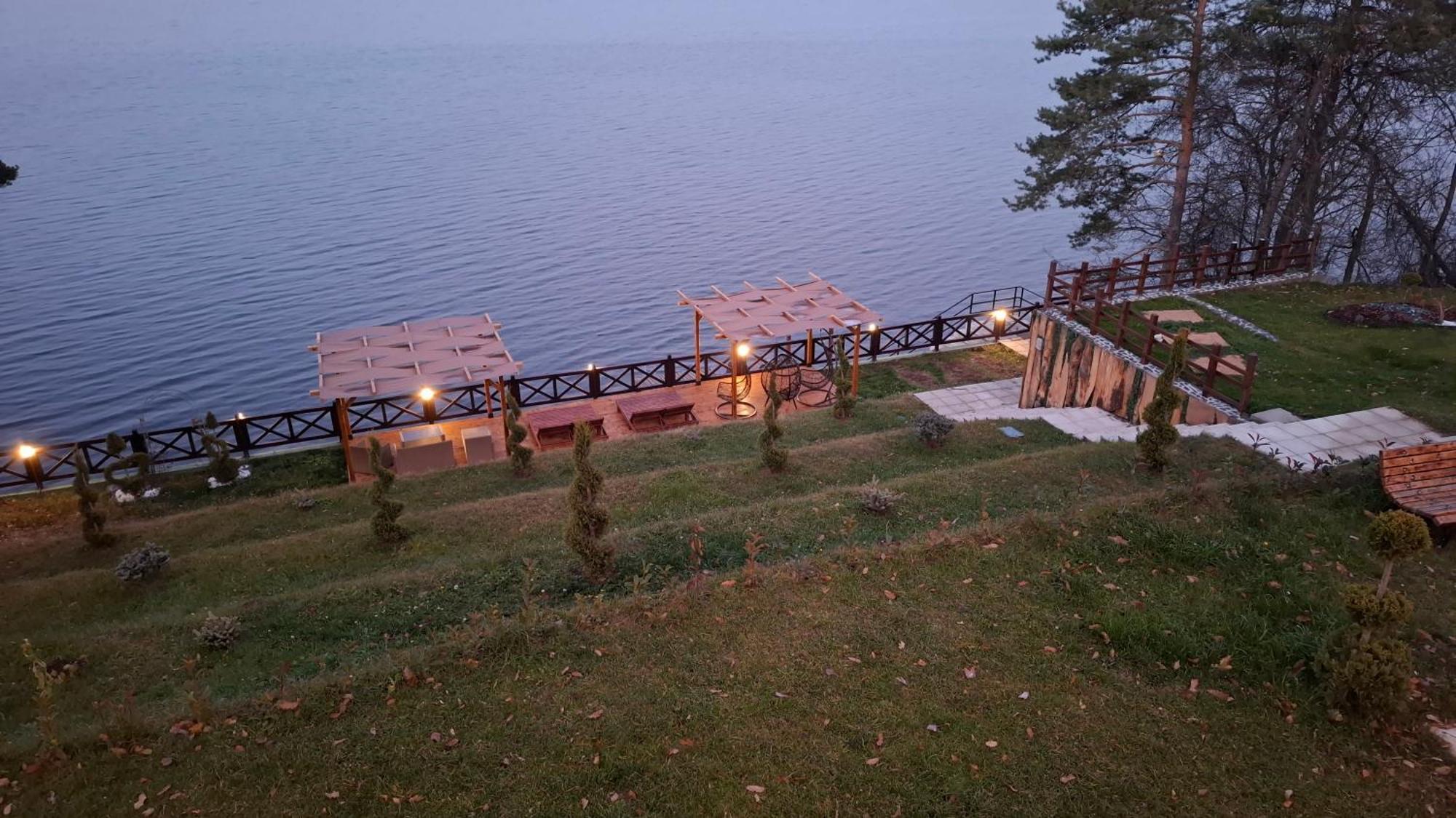Villa Iskar Lake Residence By Bookvillabg Shtarkelovo Gnezdo Buitenkant foto