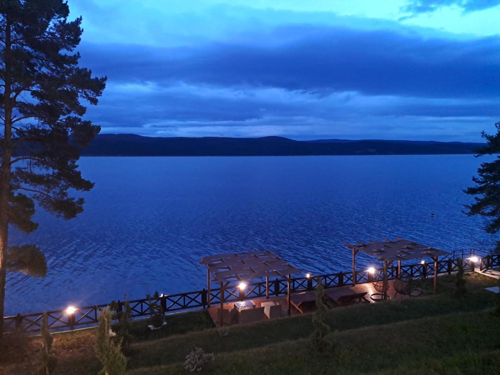 Villa Iskar Lake Residence By Bookvillabg Shtarkelovo Gnezdo Buitenkant foto