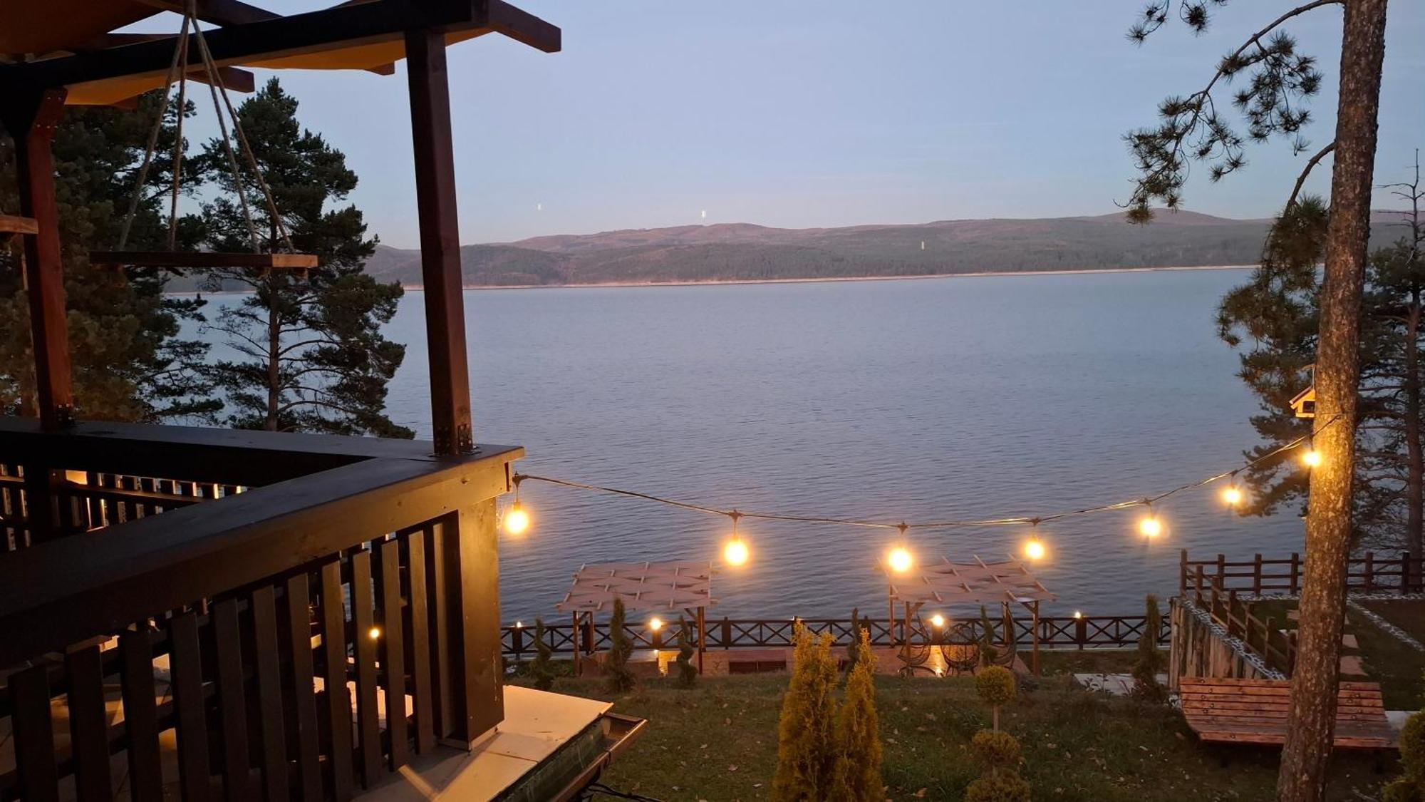 Villa Iskar Lake Residence By Bookvillabg Shtarkelovo Gnezdo Buitenkant foto