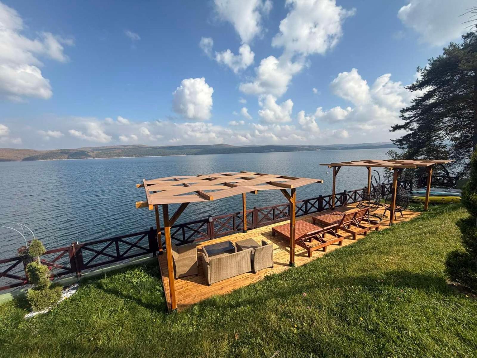 Villa Iskar Lake Residence By Bookvillabg Shtarkelovo Gnezdo Buitenkant foto