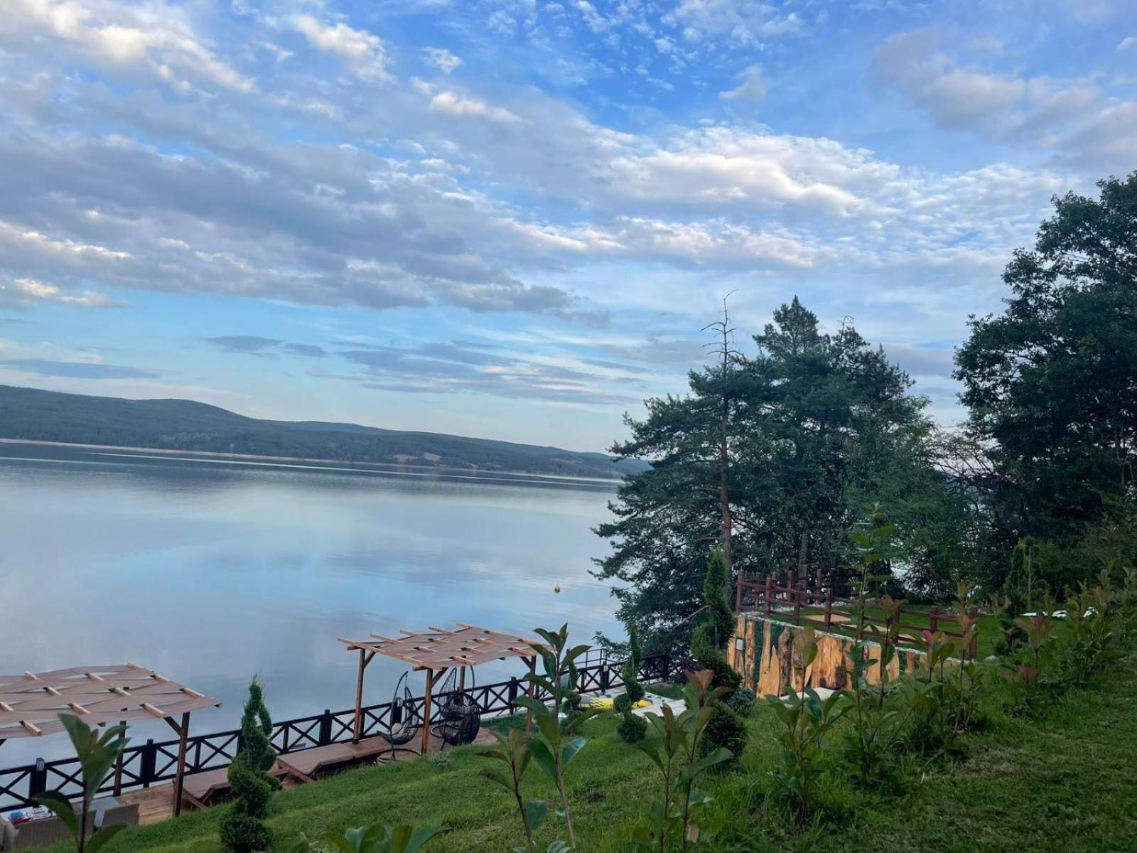Villa Iskar Lake Residence By Bookvillabg Shtarkelovo Gnezdo Buitenkant foto